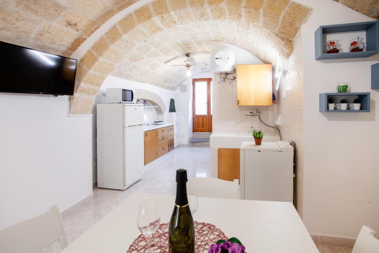 Monopoli Heartbeat - Apartment 200M From Sea Exterior photo