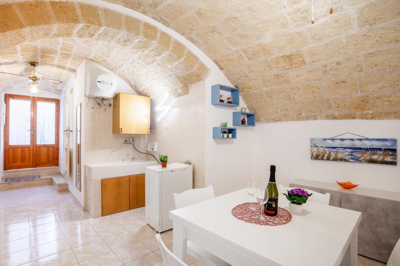 Monopoli Heartbeat - Apartment 200M From Sea Exterior photo